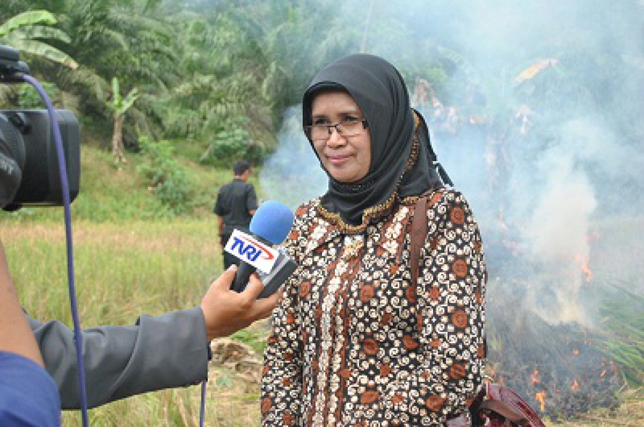 Disbun Beri Bantuan Alat Pemadam Kebakaran Lahan dan Kebun