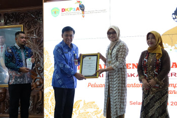 Disbun Terima Penghargaan Terbaik 3 Award Gender Tahun 2024