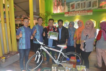 Disbun Juara Harapan II Kategori Stand Kreatifitas